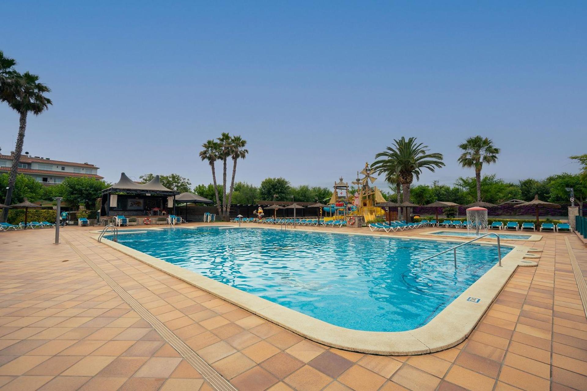 Kampaoh Blanes Hotel Bagian luar foto