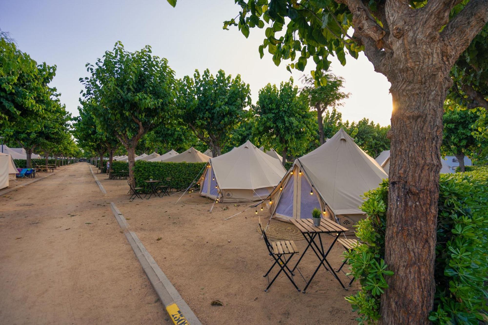 Kampaoh Blanes Hotel Bagian luar foto